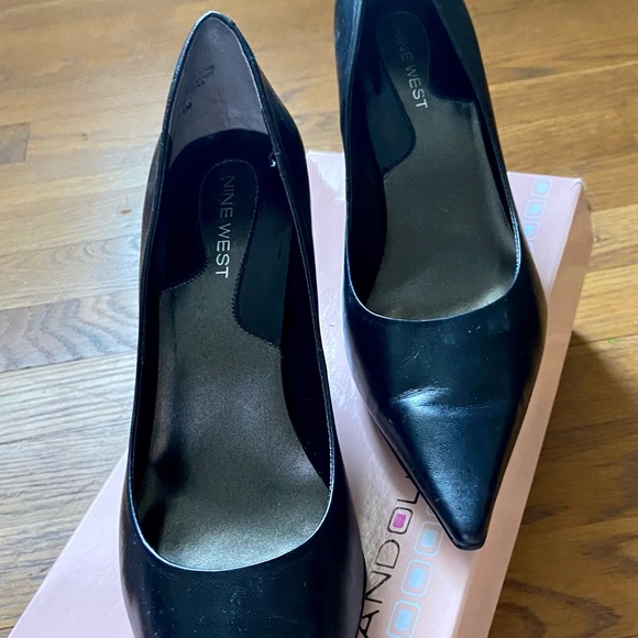 Nine West pumps - Picture 3 of 9